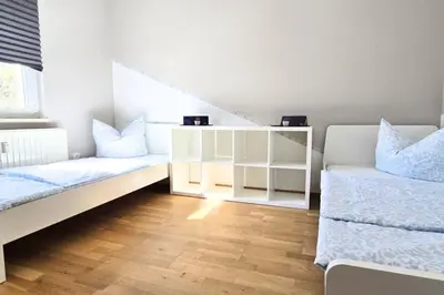 Ein Bett oder Betten in einem Zimmer der Unterkunft L21-Apartment Ottendorf-Okrilla, 1 Zimmer, 3 Betten, Standardisierte Ausstattung, ideal für Reisende, Pendler, Familien