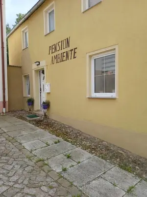 Das Gebäude in dem sich die Pension befindet