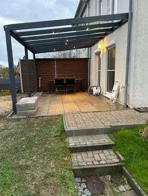 Das Gebäude in dem sich das Ferienhaus befindet