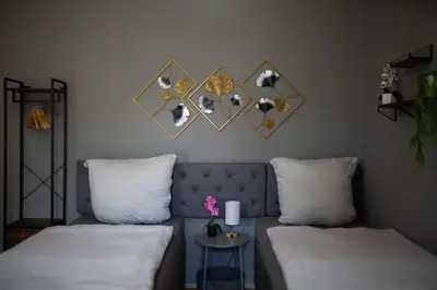 Ein Bett oder Betten in einem Zimmer der Unterkunft DresdenStay gemütlich Nähe Universität Kamin Parkplatz PS4