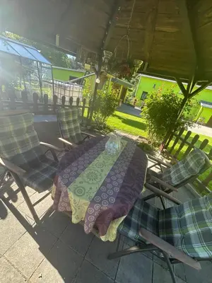 Ein Garten an der Unterkunft Ferienwohnung Schiekel