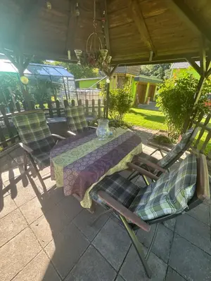 Ein Garten an der Unterkunft Ferienwohnung Schiekel