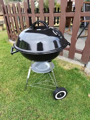 Ein für Gäste verfügbarer Grill in der Ferienwohnung