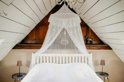 Ein Bett oder Betten in einem Zimmer der Unterkunft Cozy Apartment In Villa Near Pillnitzer Schloss
