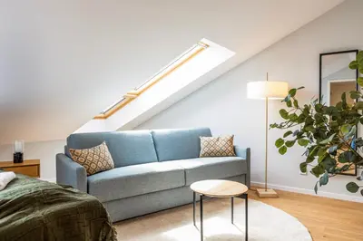 Ein Sitzbereich in der Unterkunft GoldenKey Suites