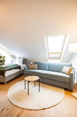 Ein Sitzbereich in der Unterkunft GoldenKey Suites