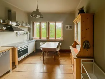 Küche/Küchenzeile in der Unterkunft Historic Villa Apartment In Nature Reserve