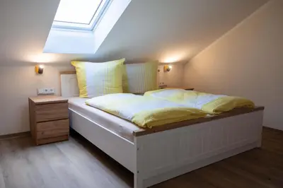 Ein Bett oder Betten in einem Zimmer der Unterkunft Ferienwohnungen im Waldhaus Sebnitz