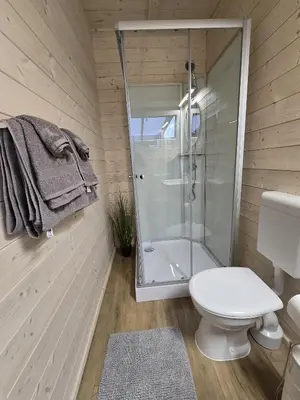 Ein Badezimmer in der Unterkunft Mini Ferienhäuschen am Bergheider See