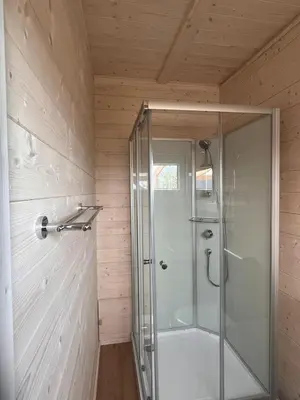 Ein Badezimmer in der Unterkunft Mini Ferienhäuschen am Bergheider See