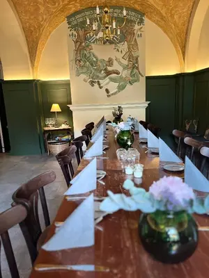 Ein Restaurant oder anderes Speiselokal in der Unterkunft Kutscherhaus mit 2 Schlafzimmer im Zentrum von Senftenberg