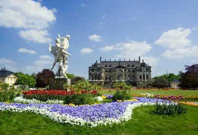 Ein Garten an der Unterkunft Royal Garden Residence