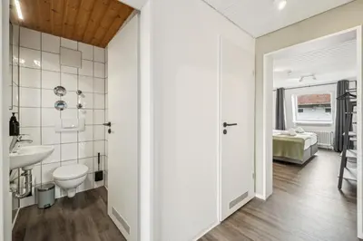 Ein Badezimmer in der Unterkunft JuMar - 2-BR Apartment SunSet Nahe Elbe