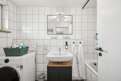 Ein Badezimmer in der Unterkunft JuMar - 2-BR Apartment SunSet Nahe Elbe