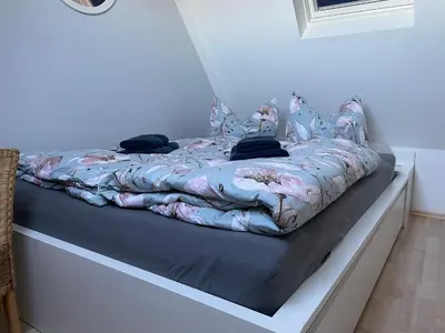 Ein Bett oder Betten in einem Zimmer der Unterkunft Ferienwohnung Maria mit Elbblick