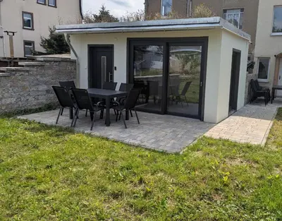 Das Gebäude in dem sich das Ferienhaus befindet