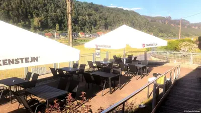 Ein allgemeiner Bergblick oder ein Berglick von des Privatzimmers aus