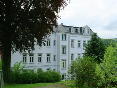 Ein Garten an der Unterkunft Villa in Borstendorf nahe Erzgebirge