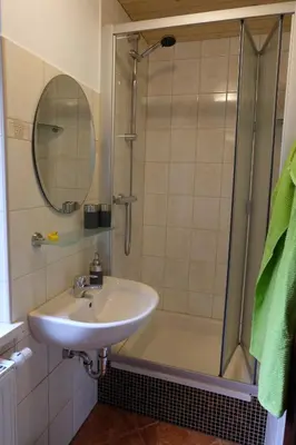 Ein Badezimmer in der Unterkunft Einzelzimmer Miniloft