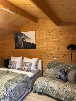 Ein Bett oder Betten in einem Zimmer der Unterkunft Relax Hütten & Spa Gröden