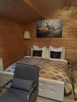 Ein Bett oder Betten in einem Zimmer der Unterkunft Relax Hütten & Spa Gröden