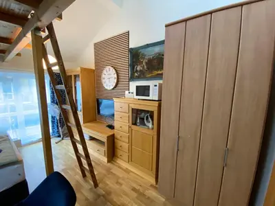 Küche/Küchenzeile in der Unterkunft Dresden Saxonia HomeDeLuxe Appartement Neue Hochwertige voll ausgestattete Ferienwohnung mit Küche XXL Boxspringerbett 2 Einzelbetten Highspeed InternetFlatrate und Balkon Ideal für Familien Paare Kulturinteressierte und Geschäftsreisende mit MWStRechnung