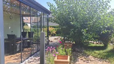 Ein Garten an der Unterkunft Bungalow Haus mit 3 Schlafzimmern nähe Dresden