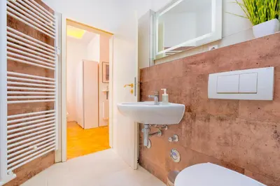 Ein Badezimmer in der Unterkunft Bis 6 Personen - 5 Min zur Elbe, Design-Apartment, DD Neustadt, Top Lage