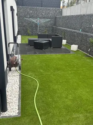 Ein Garten an der Unterkunft Neue , Schöne 3 Zimmer Wohnung in Dresden