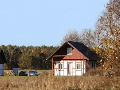 Das Gebäude in dem sich das Ferienhaus befindet