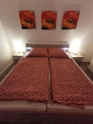 Ein Bett oder Betten in einem Zimmer der Unterkunft Ferienwohnung Lohrum