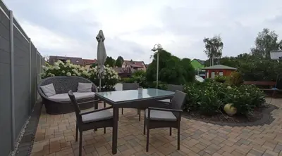 Ein Garten an der Unterkunft Ferienhäuser Radebeul 