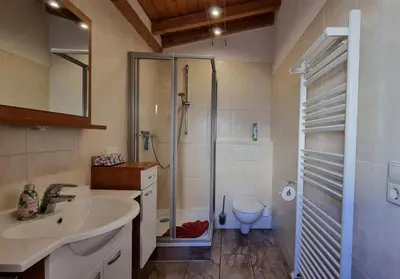 Ein Badezimmer in der Unterkunft Ferienhäuser Radebeul 