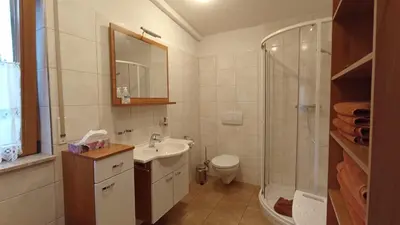 Ein Badezimmer in der Unterkunft Ferienhäuser Radebeul 