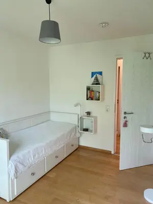 Ein Bett oder Betten in einem Zimmer der Unterkunft Helle Wohnung am Waldpark