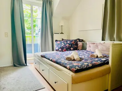 Ein Bett oder Betten in einem Zimmer der Unterkunft Ferienwohnung Luxuriöse Maisonettewohnung am Weißen Hirsch - 