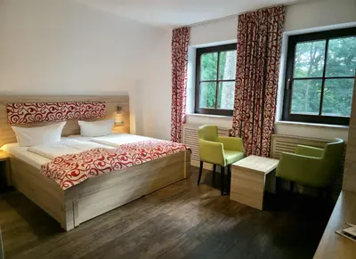 Ein Bett oder Betten in einem Zimmer der Unterkunft Berggasthof & Hotel Götzinger Höhe