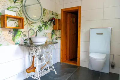 Ein Badezimmer in der Unterkunft Chalet Bamboo-Garden am Hengstberg bei Dresden
