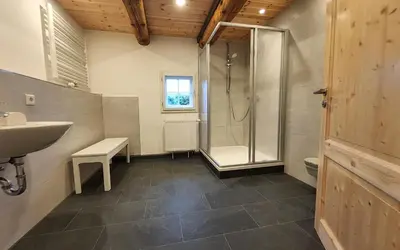 Ein Badezimmer in der Unterkunft Vierseithof 