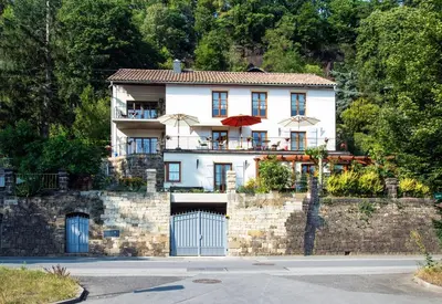 Das Gebäude in dem sich die Ferienwohnung befindet