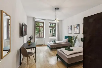 Ein Bett oder Betten in einem Zimmer der Unterkunft Monteurwohnung bis 16 Personen WLAN, Waschmaschine, Smart-TV, Balkon