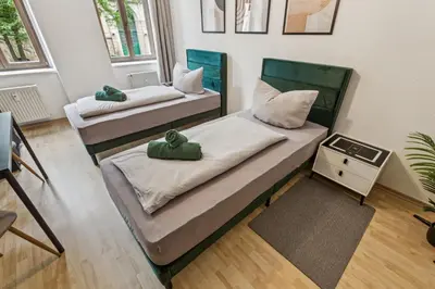 Ein Bett oder Betten in einem Zimmer der Unterkunft Monteurwohnung bis 16 Personen WLAN, Waschmaschine, Smart-TV, Balkon