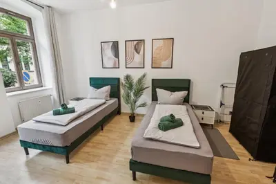 Ein Bett oder Betten in einem Zimmer der Unterkunft Monteurwohnung bis 16 Personen WLAN, Waschmaschine, Smart-TV, Balkon