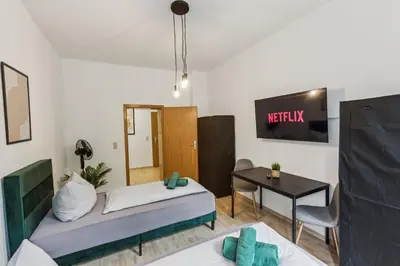 Ein Bett oder Betten in einem Zimmer der Unterkunft Monteurwohnung bis 16 Personen WLAN, Waschmaschine, Smart-TV, Balkon