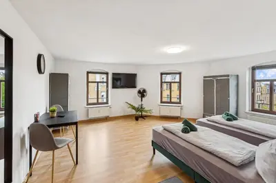 Ein Bett oder Betten in einem Zimmer der Unterkunft Monteurwohnung bis 16 Personen WLAN, Waschmaschine, Smart-TV, Balkon