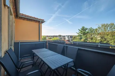 Ein Balkon oder eine Terrasse in der Unterkunft Großzügige Wohnung für Gruppen & Familien I Balkon