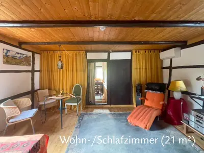 Ein Sitzbereich in der Unterkunft Romantische und museal eingerichtete Ferienwohnung