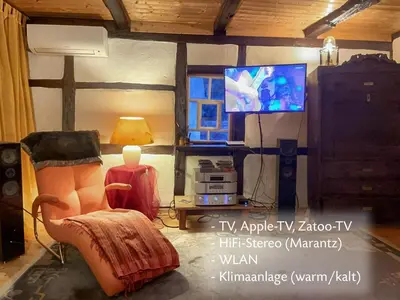 TV/Unterhaltungsangebot in der Unterkunft Romantische und museal eingerichtete Ferienwohnung