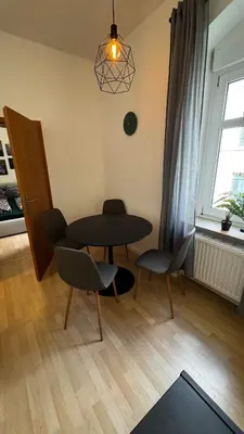 Ein Sitzbereich in der Unterkunft StayinDresden de Altbauperle mit Kingsize-Bett