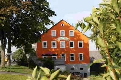 Das Gebäude in dem sich das Hotel befindet